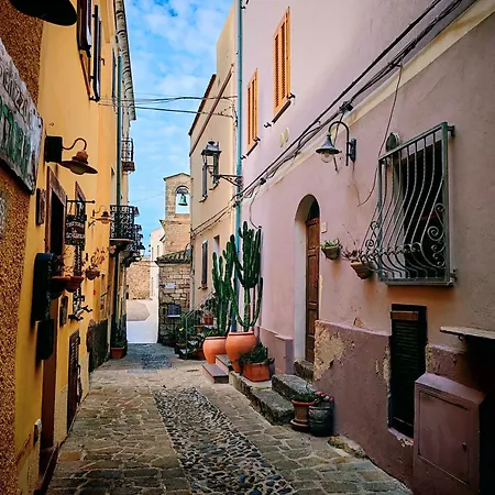 Casa Sa Domo De Nonna Nel Castello كاستيلساردو